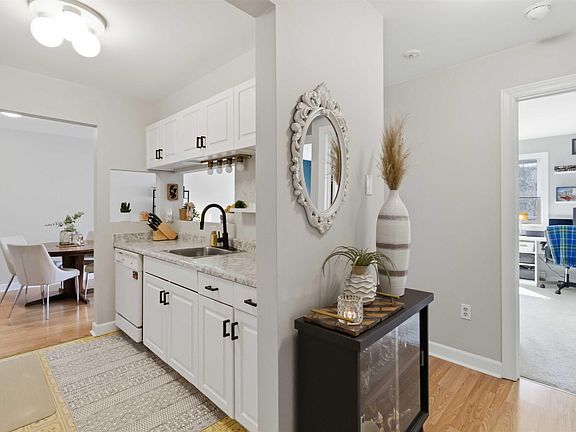 5th image of 77 Farnham Gate Rd #12