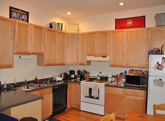 4th image of 3055 N Sheffield Ave #421