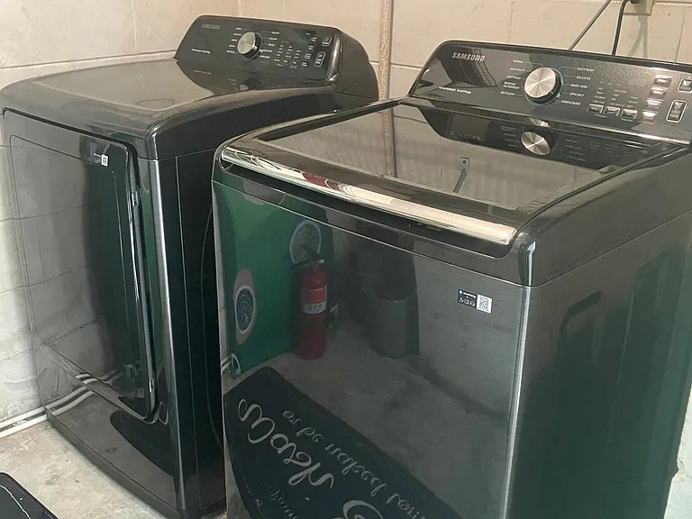 Samsung washer and dryer included