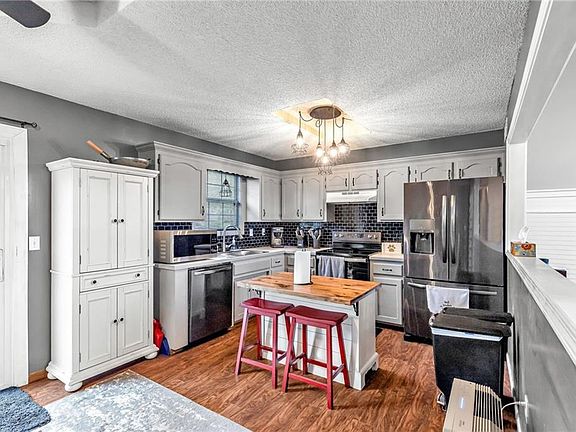 5th image of 1402 Willow Dr