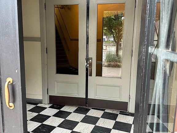 4th image of 607 E 5th St APT 16