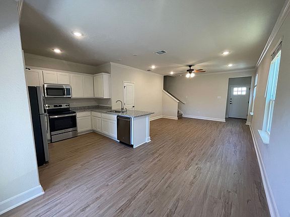 5th image of 10214 Lynwood Vlg #102