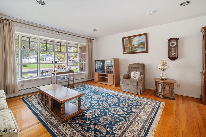 4th image of 347 S Manning Boulevard