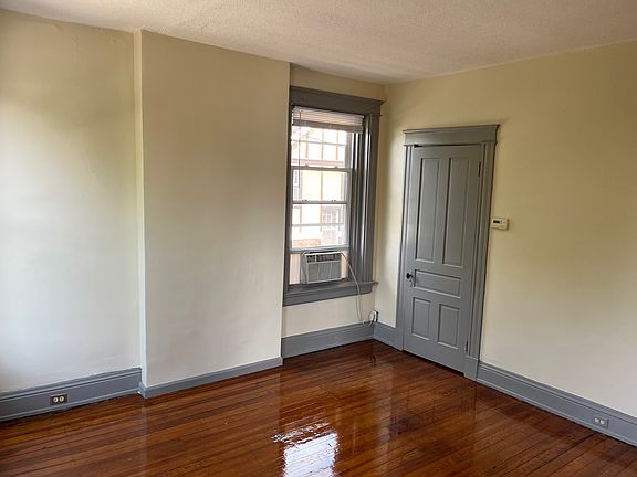 3rd image of 3810 Woodbine Ave #3