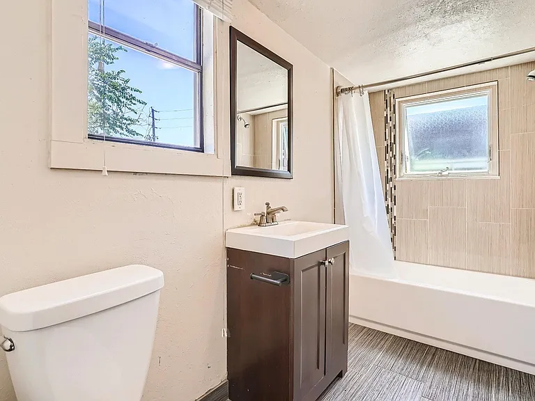 2568 W River Dr — Photo 4