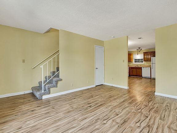 3rd image of 1312 Ely Rd APT 6
