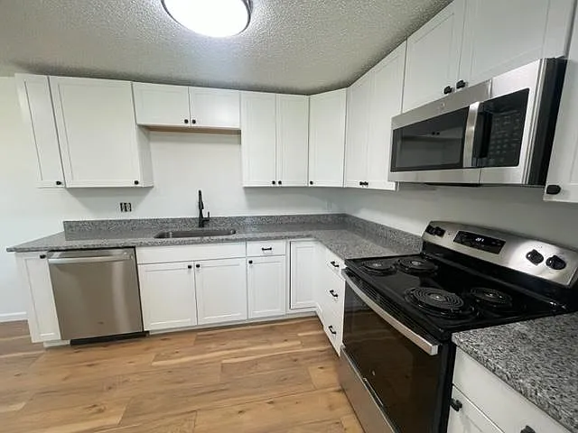 2330 Wedgewood Ave #2A — Photo 3