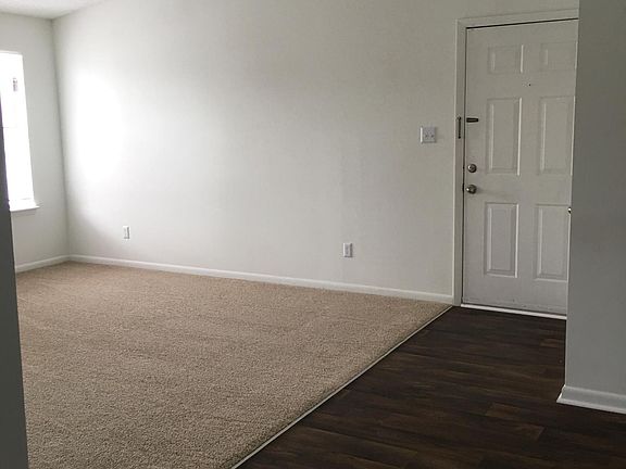 3rd image of 302 Oak Lake Way APT G