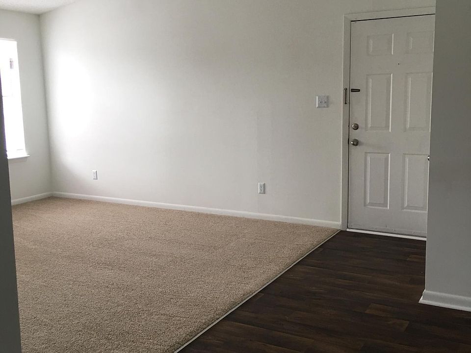 1st image of 212 Oak Lake Run Cres APT E