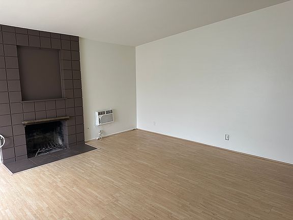2nd image of 940 E Washington Ave