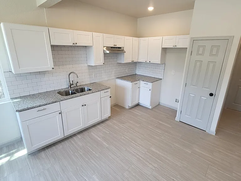 647 Hammond Ave #101 — Photo 4