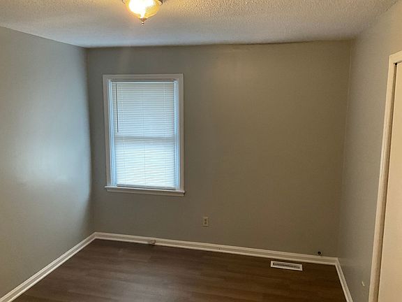 2nd image of 1912 Lyle Dr