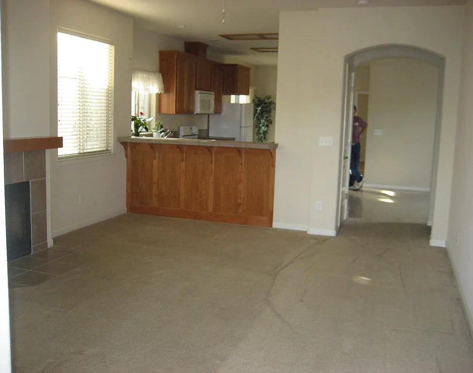 3 bed, 1641 sqft, $2,250 — Photo 3