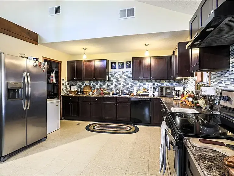 520 N White Ave — Photo 10