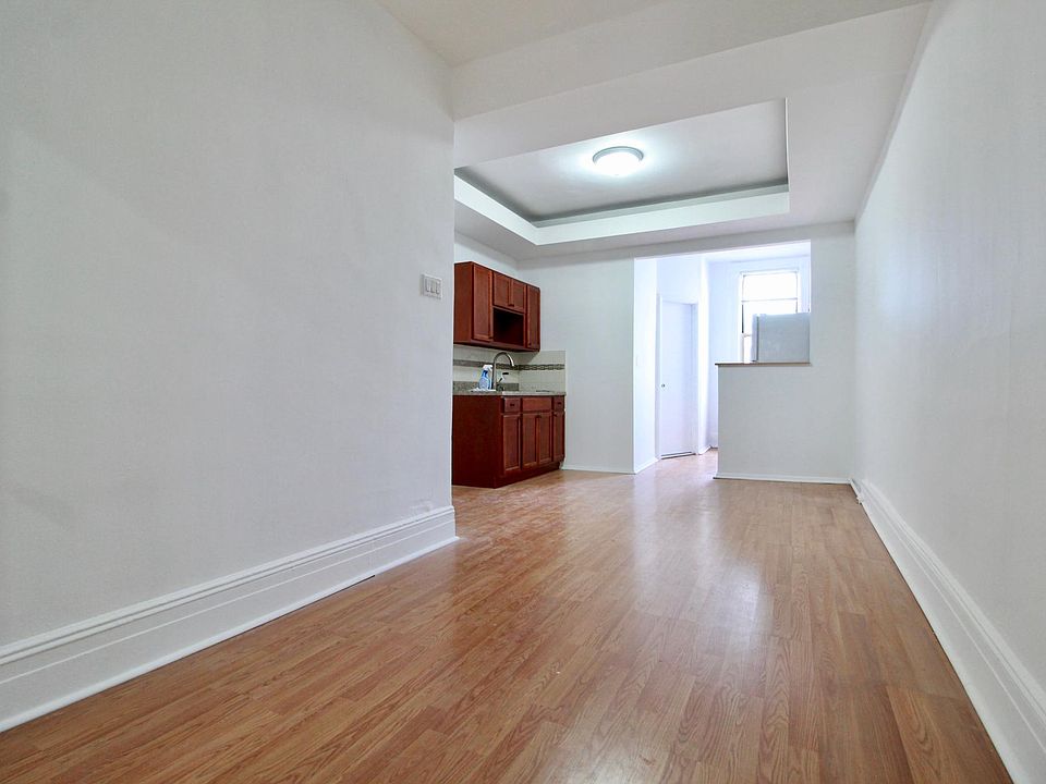 LR/DR: 20.11ftX7.8ft *facing kitchen