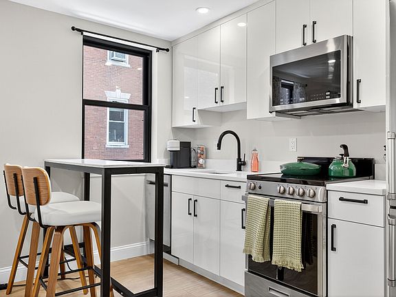 3rd image of 174 Salem St APT 3