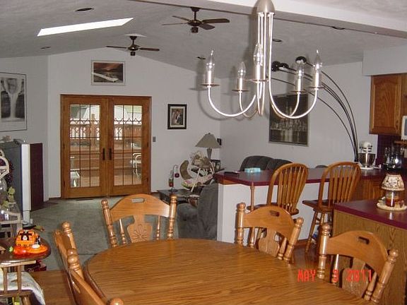 5th image of 834 Woodlawn Ave