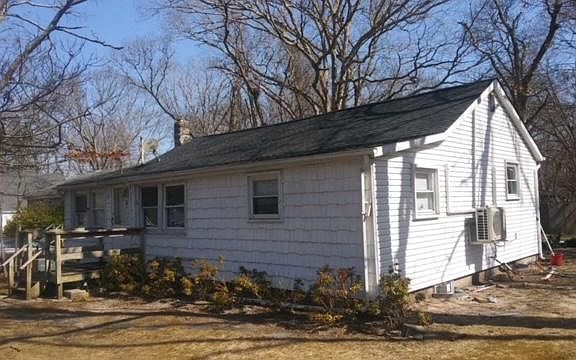 3rd image of 76 Oak Ave