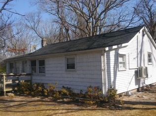 76 Oak Ave, Flanders, NY 11901