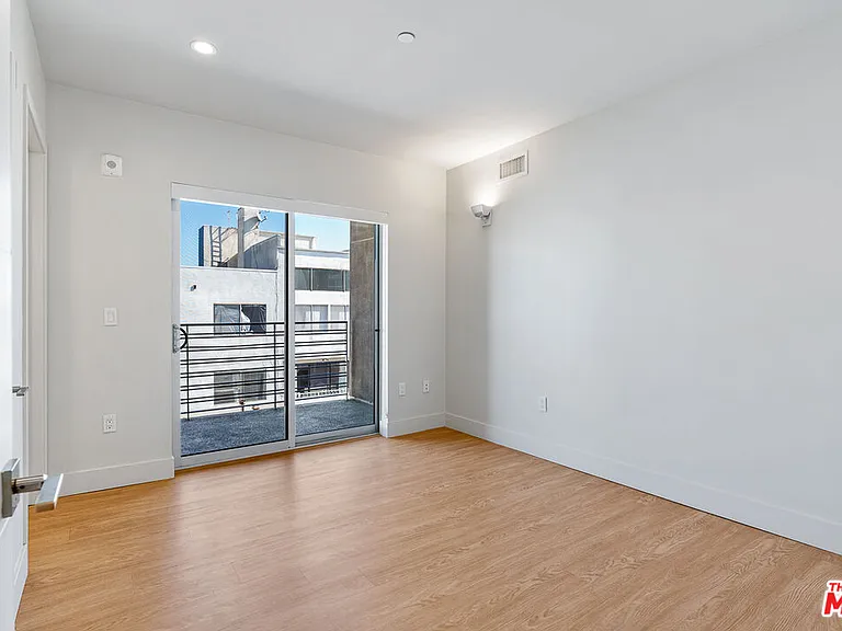 11837 Mayfield Ave #302 — Photo 20