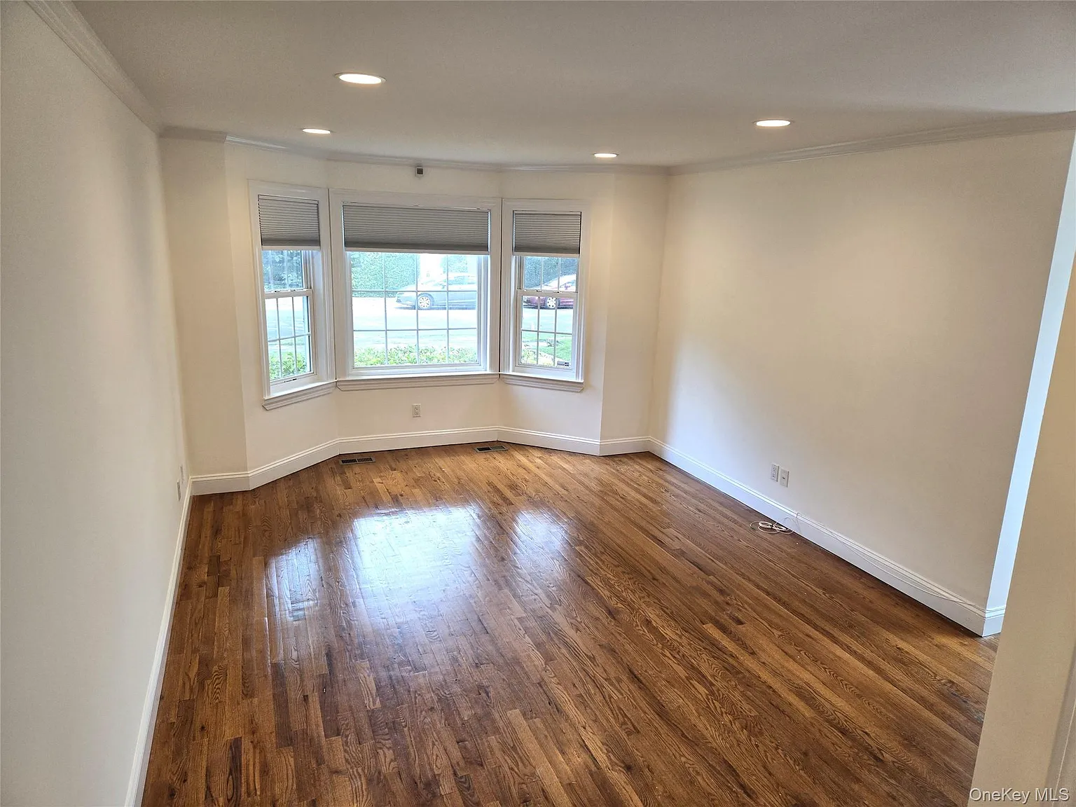3 bed, 2.5 bath, 1360 sqft, $4,700 — Photo 3