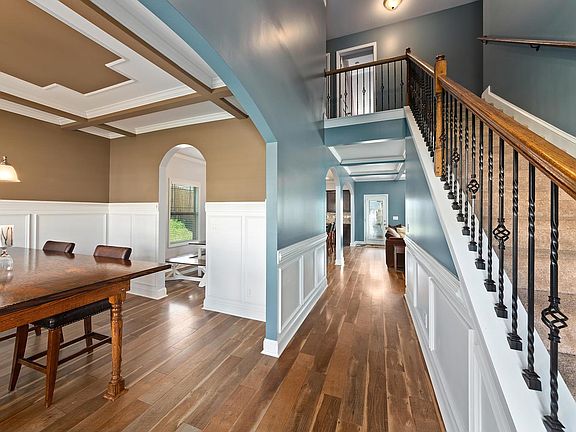 3rd image of 3347 N Henderson Way