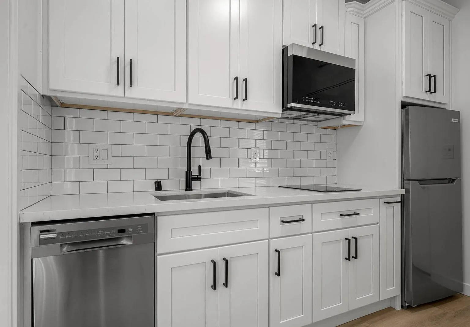 Studio, 1.0 bath, 300 sqft, $1,500 — Photo 2