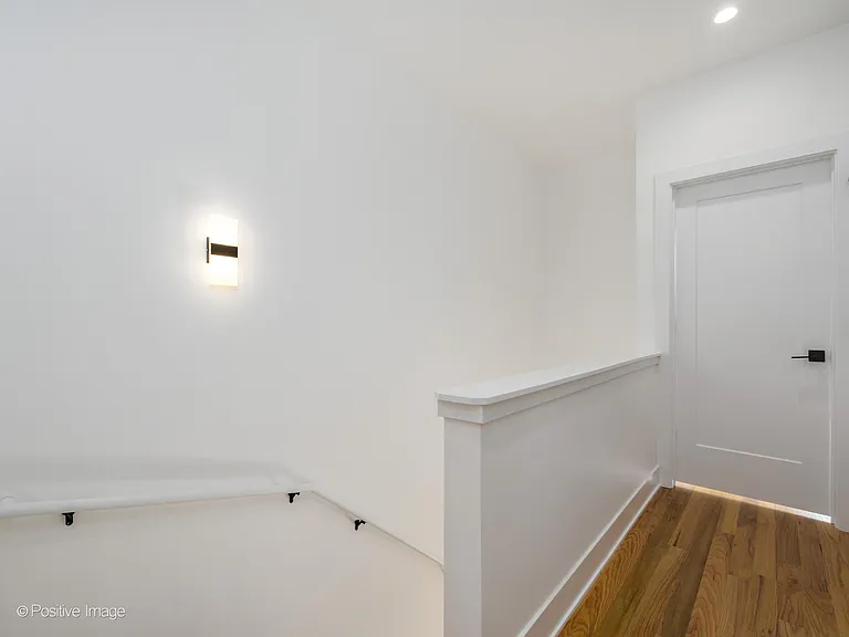 1838 N Rockwell St #1 — Photo 11