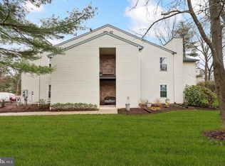 112 Village Ln, Mount Laurel, NJ