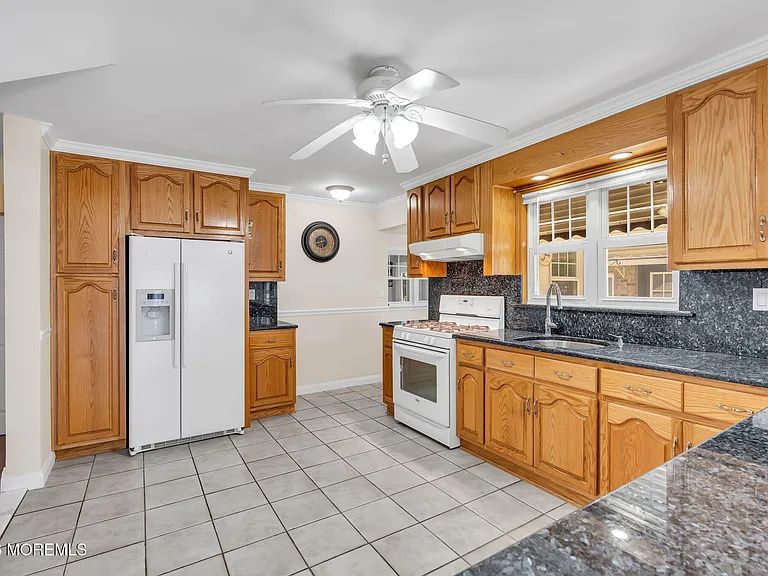 37 Highland Ave — Photo 19