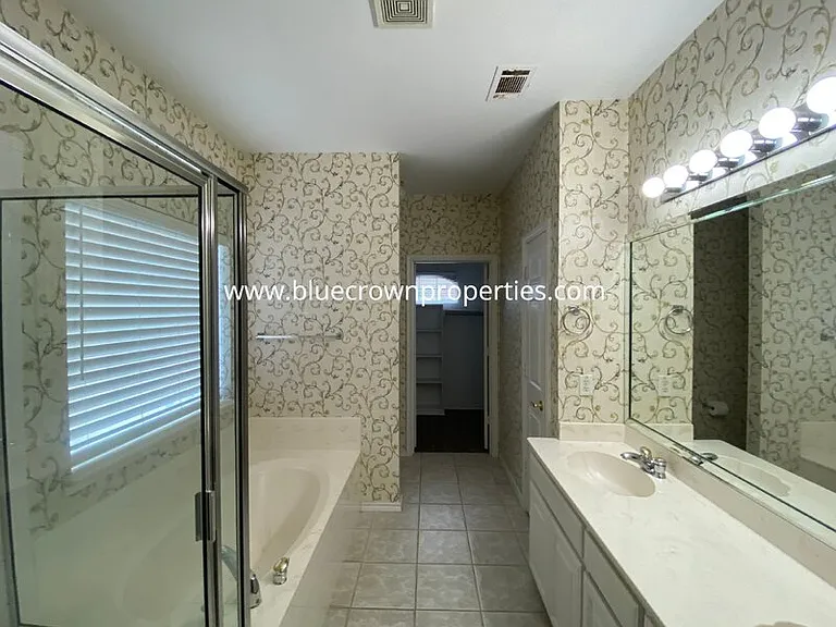 1829 Carver Dr — Photo 6