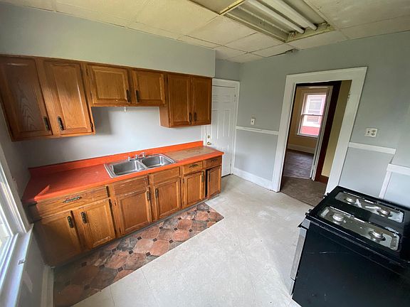 4th image of 1102 E 99th St #2