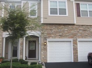 5 Torrey Pine Ln, Bay Shore, NY 11706