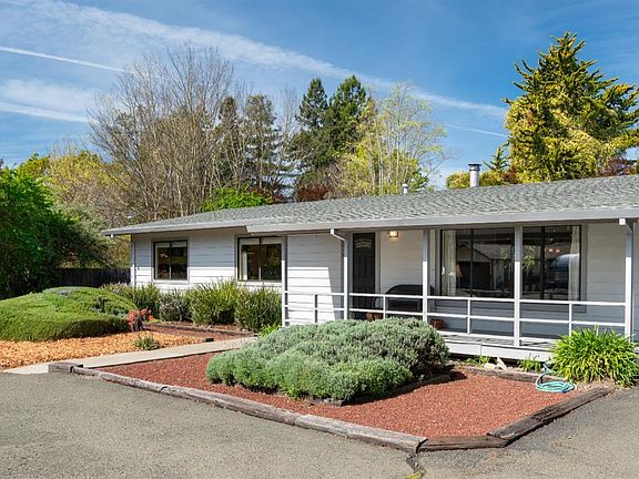 3rd image of 2099 Curtis Drive