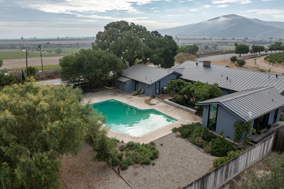 next background image