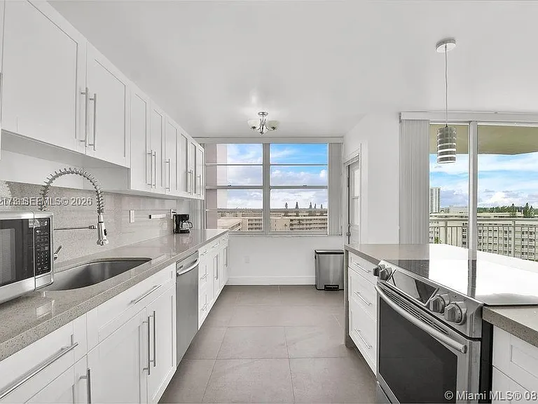 18041 Biscayne Blvd #801 — Photo 2