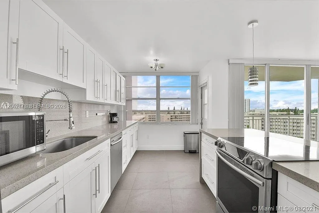Building Photo - 18041 Biscayne Blvd #801