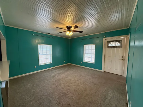 586 Dixon Rd, Albertville, AL 35950