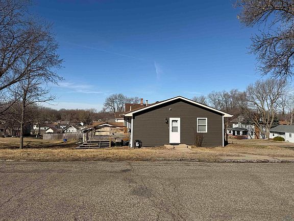 3rd image of 750 Main St