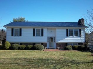1230 Meadowlark Dr, Wytheville, VA