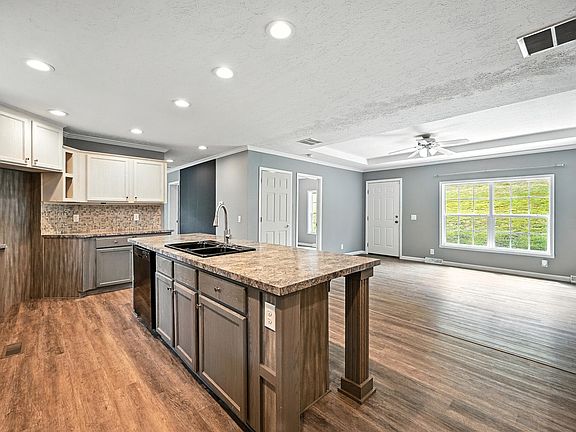 4th image of 625 Bracht Rd