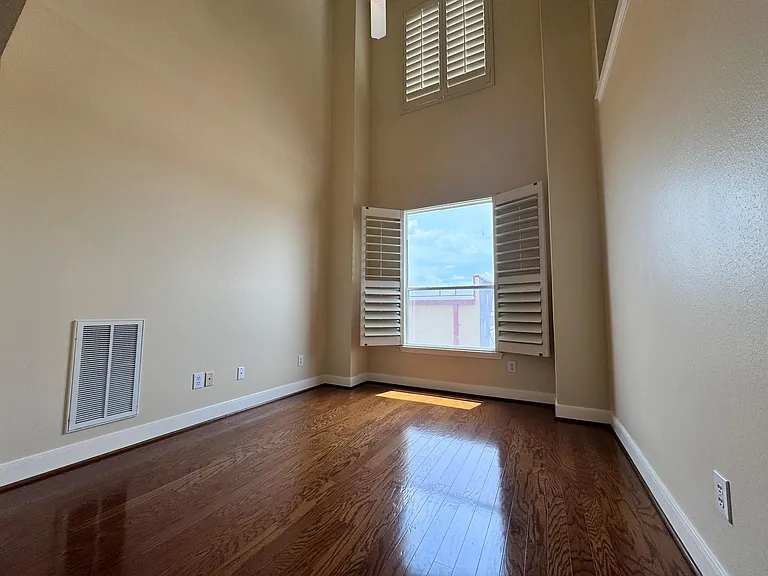 2333 Ann St — Photo 10