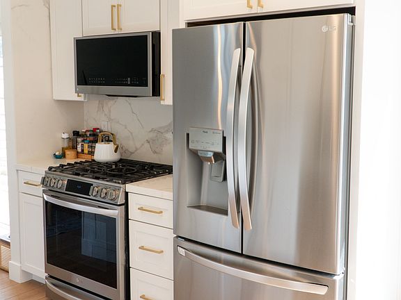 5th image of 2603 Elden Ave APT M