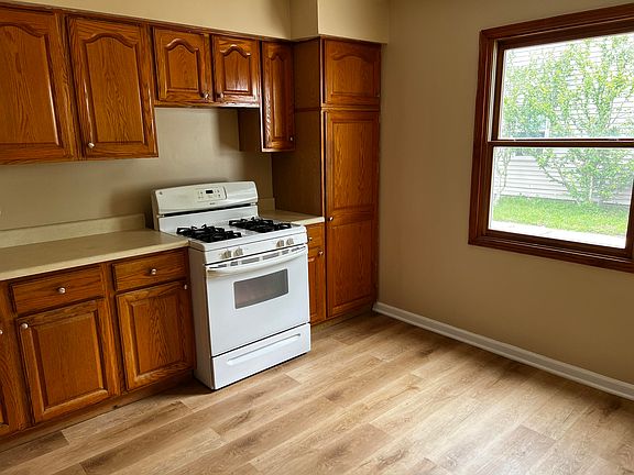 4th image of 7717 Chestnut Ave