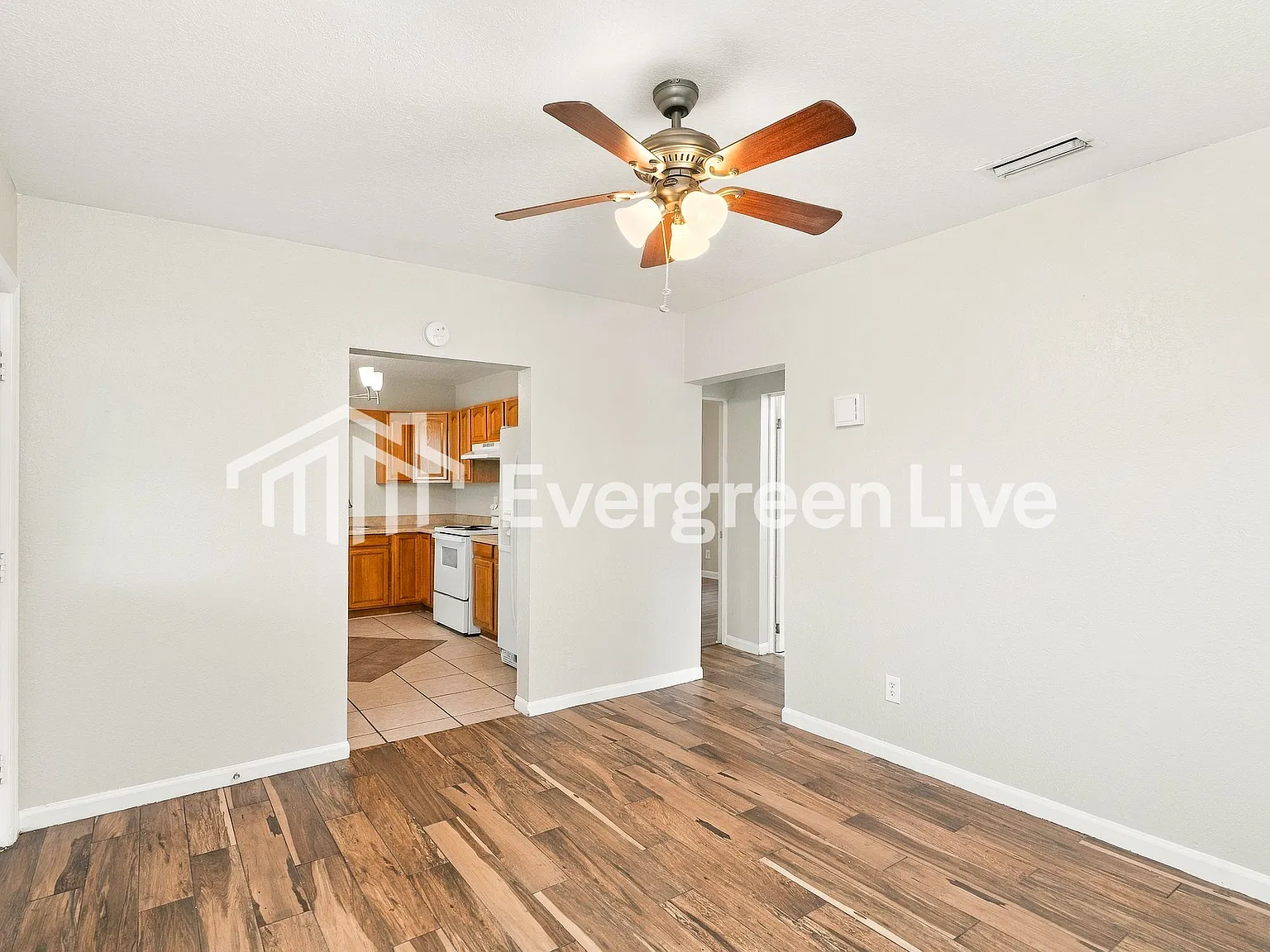 3 bed, 1.0 bath, 825 sqft, $1,345 — Photo 4