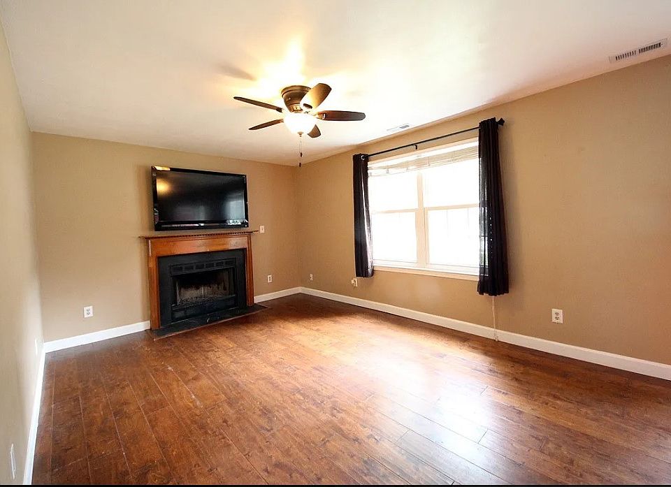 1st image of 1136 Tallwood St