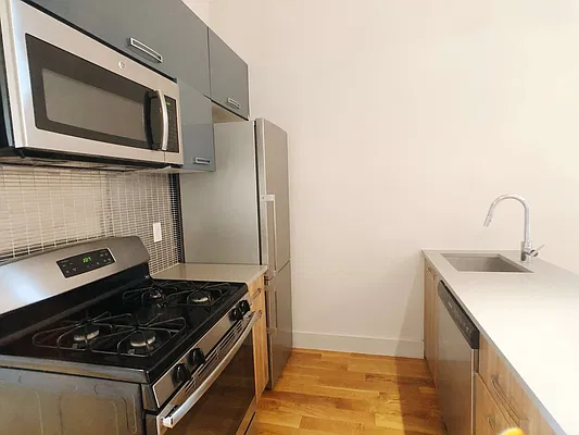 Rented by Manhattan Management LLC | media 29