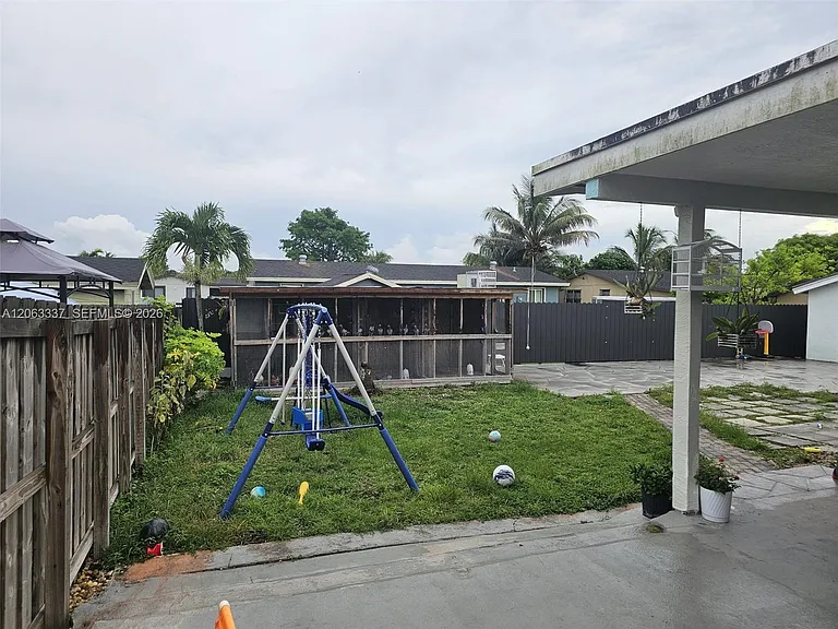 75 SW 18th Ave — Photo 25