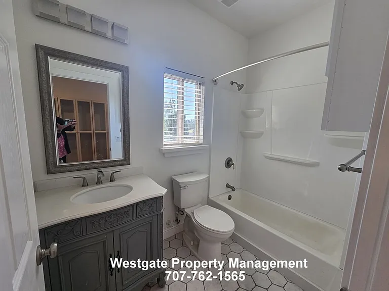 27 Valen Way — Photo 3