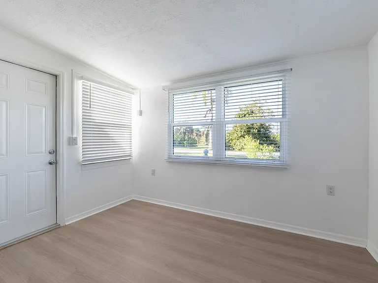 927 W Olympia Ave — Photo 12